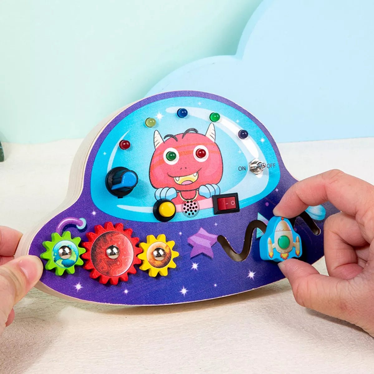 Tableau Montessori - BusyBoardCircuit™ - OVNI - Mon Bébé s'Éveille